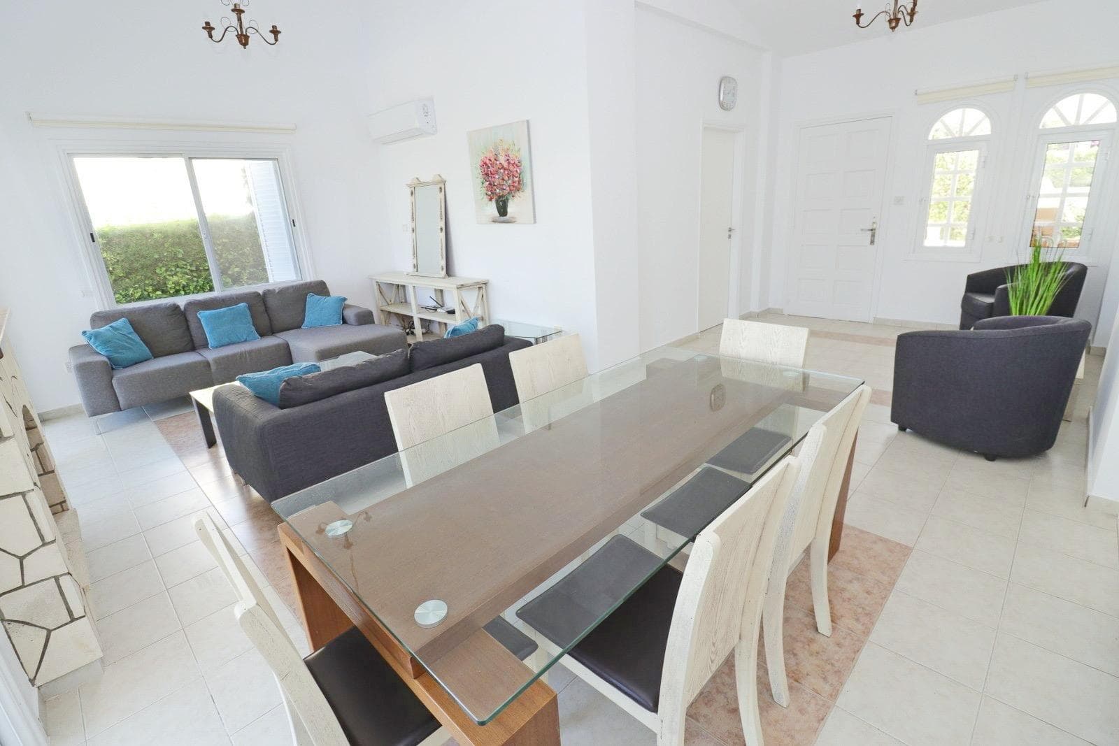 Open plan living and dining area