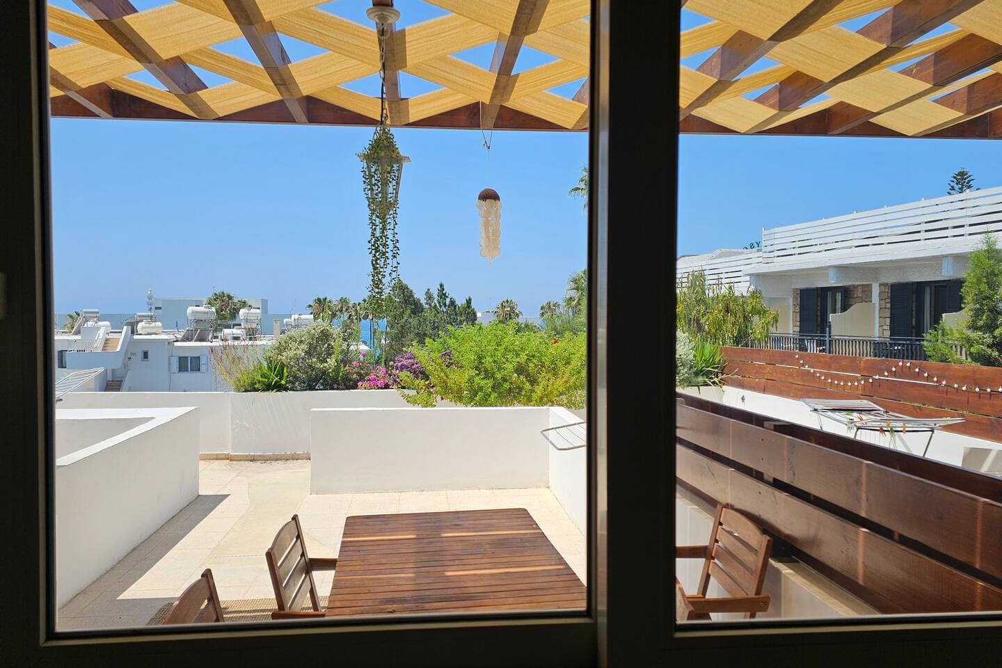 Harbour Central II · 1BR Rooftop Garden · Steps from Beach & Harbour — photo 1
